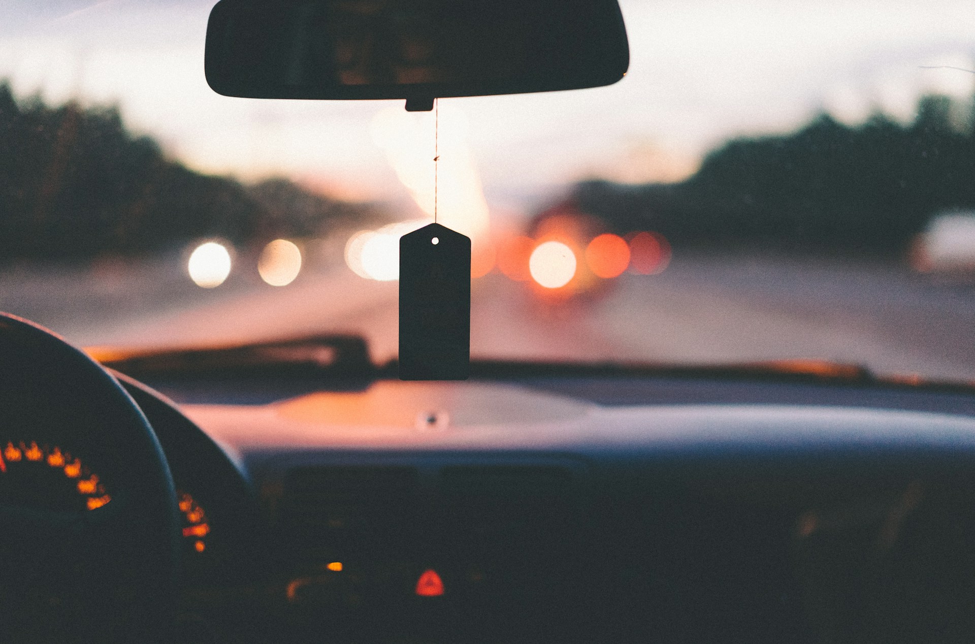 Duft til bilen på sommerferien: sådan holder du bilen frisk på roadtrip